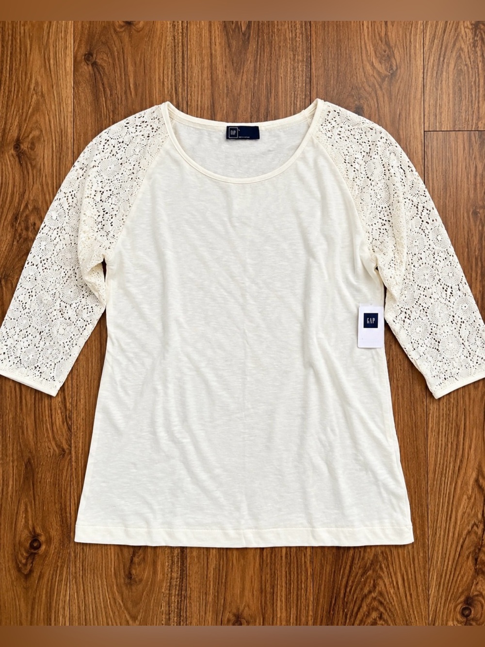 GAP Women's Cream Lace Raglan 3/4 Sleeve Scoop Top